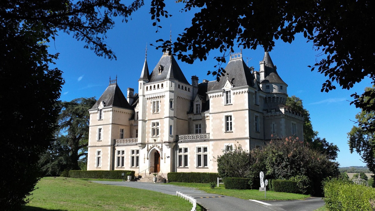 Photo of Others in Cluis