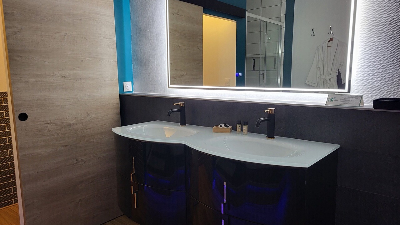 Photo of Others in Cluis