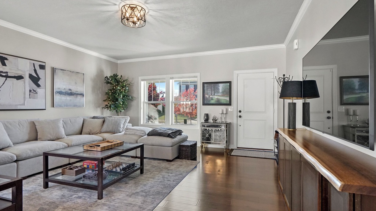 Photo of Livingroom in Lansing