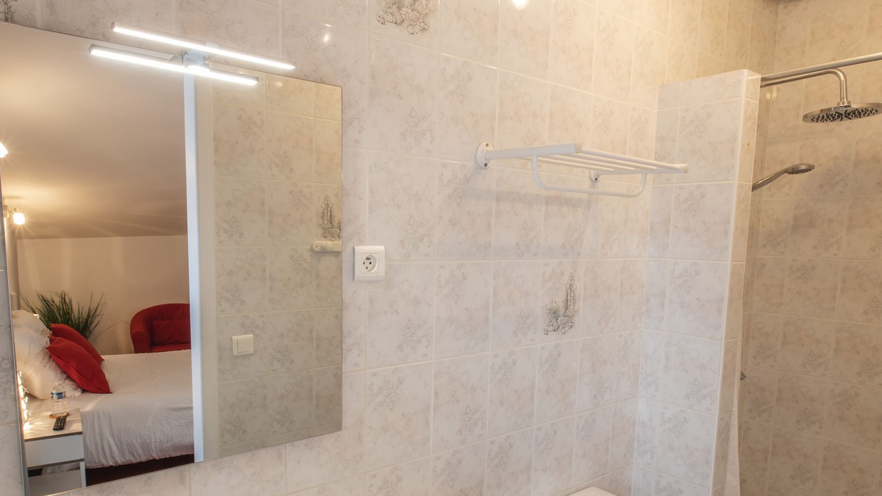 Photo of Bathroom in Lamothe-Landerron