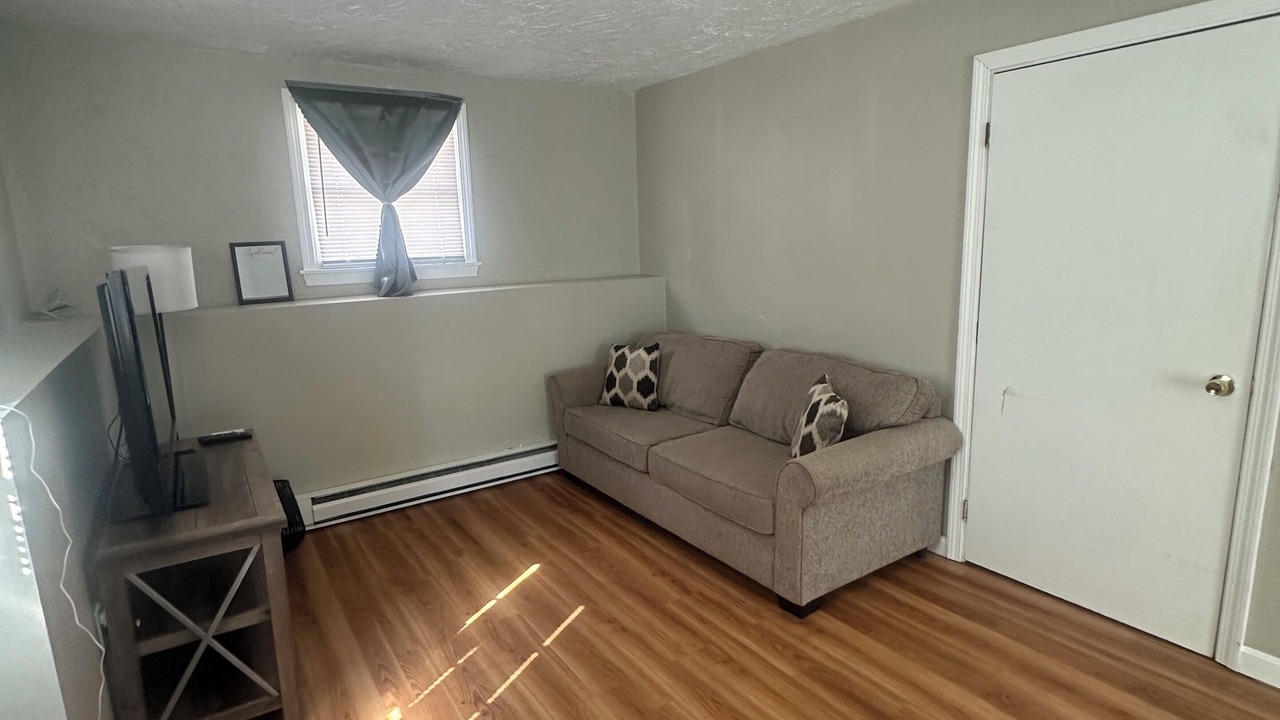 Photo of Livingroom in Saugus