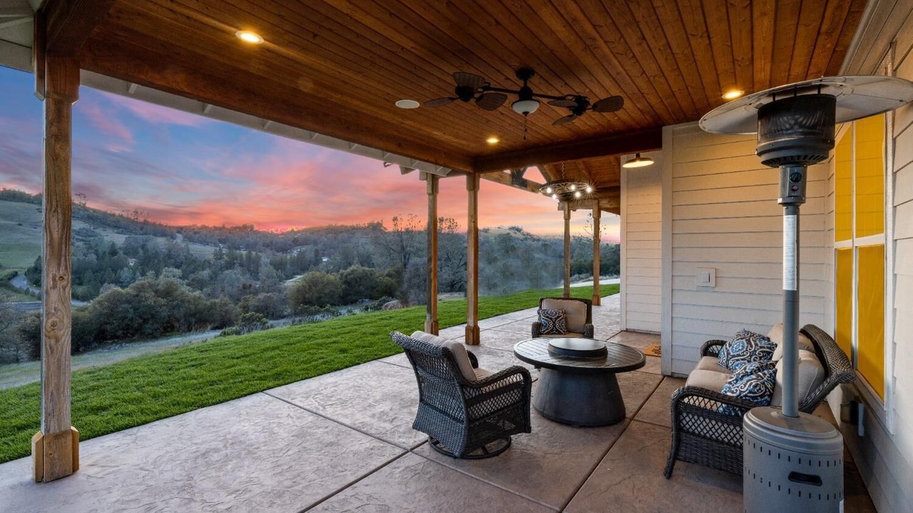 Photo of Patio Balcony in Jayhawk