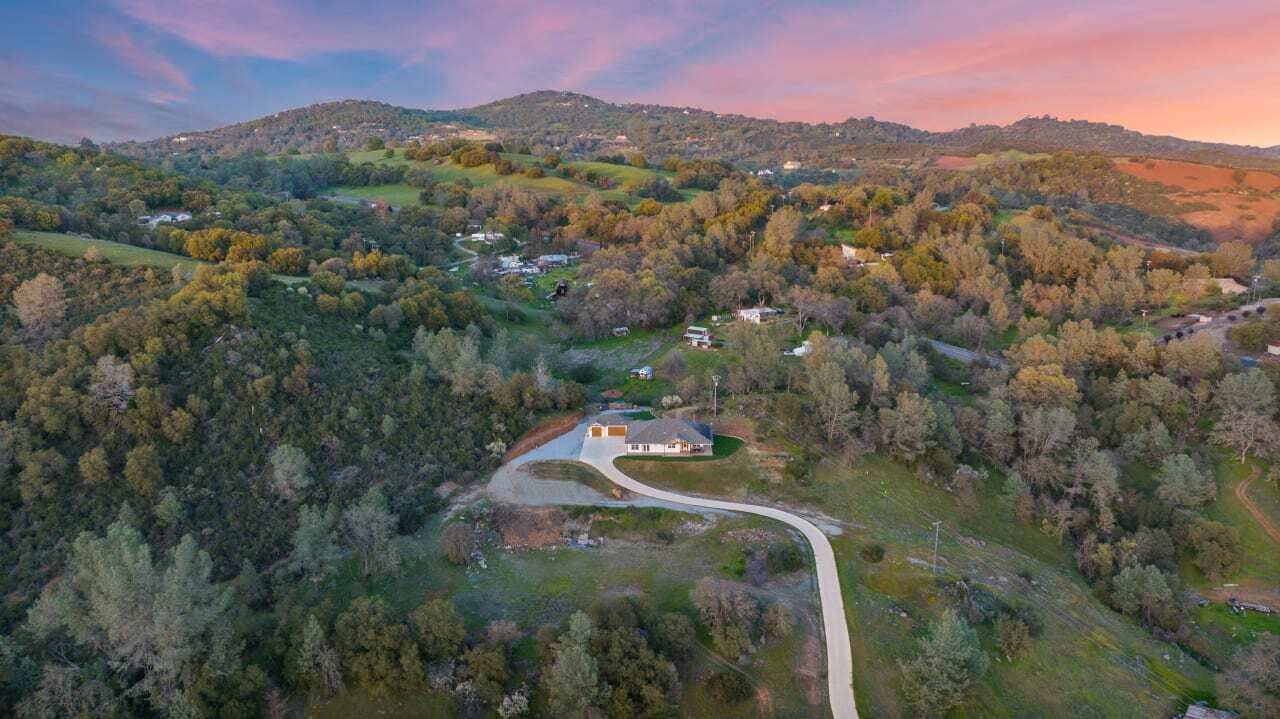 Photo of Outdoor in Jayhawk