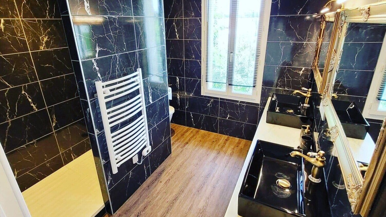 Photo of Bathroom in Lugon-et-l'ile-du-Carney