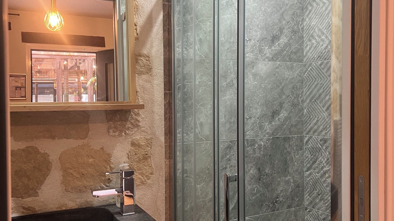 Photo of Bathroom in Quartier de la Folie-Mericourt