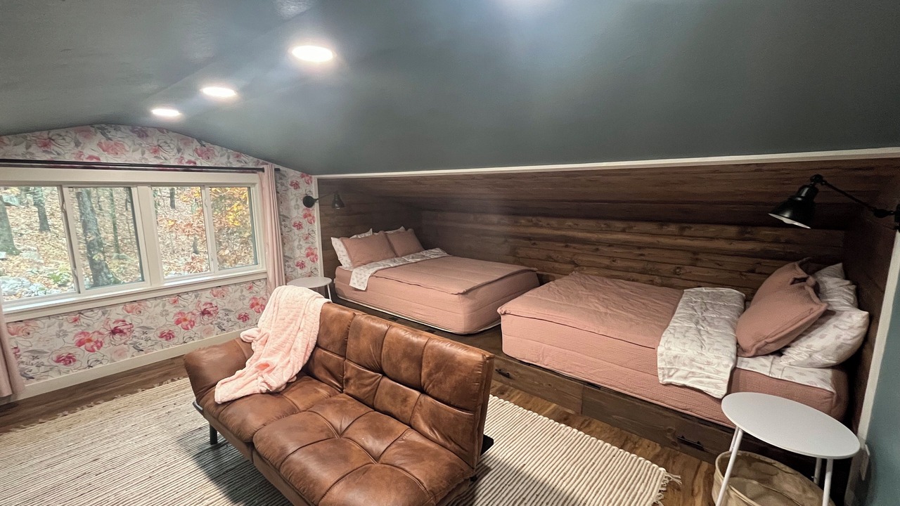 Photo of Livingroom in Bates