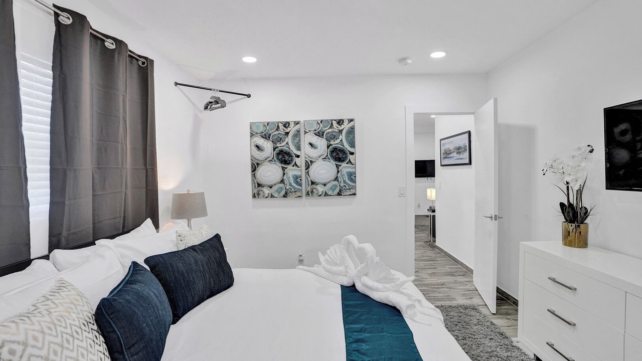 Photo of Others in Hollywood