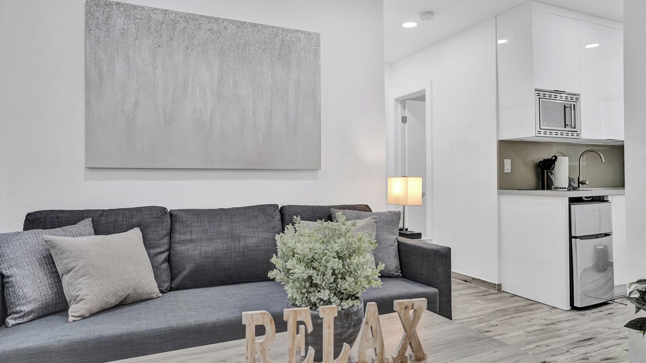 Photo of Others in Hollywood