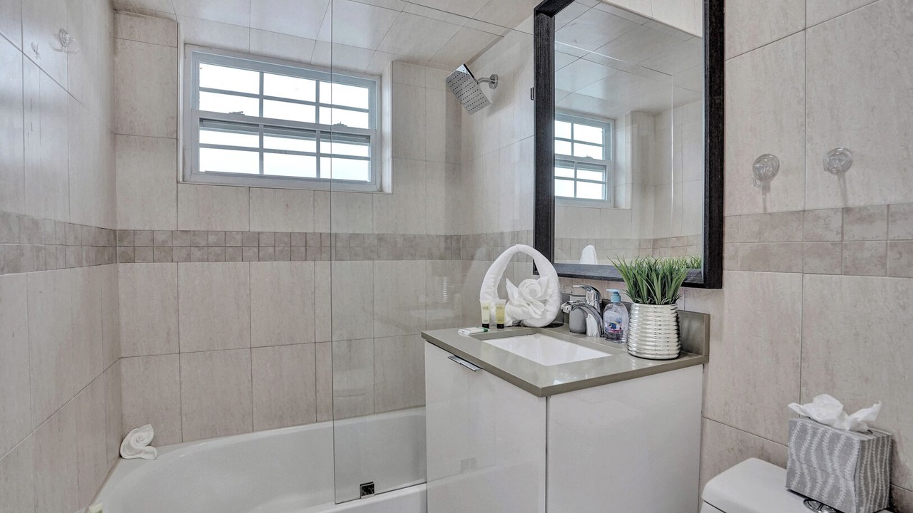 Photo of Others in Hollywood