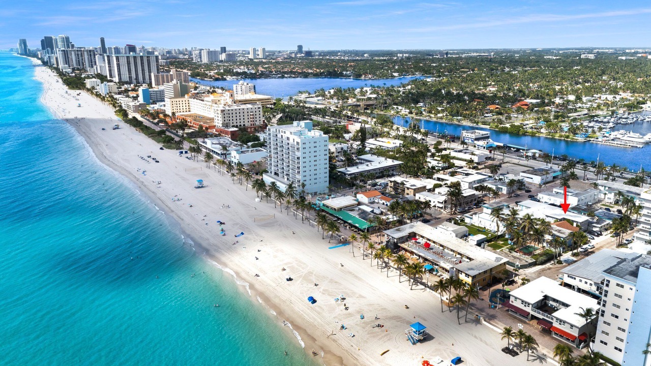 Photo of Others in Hollywood