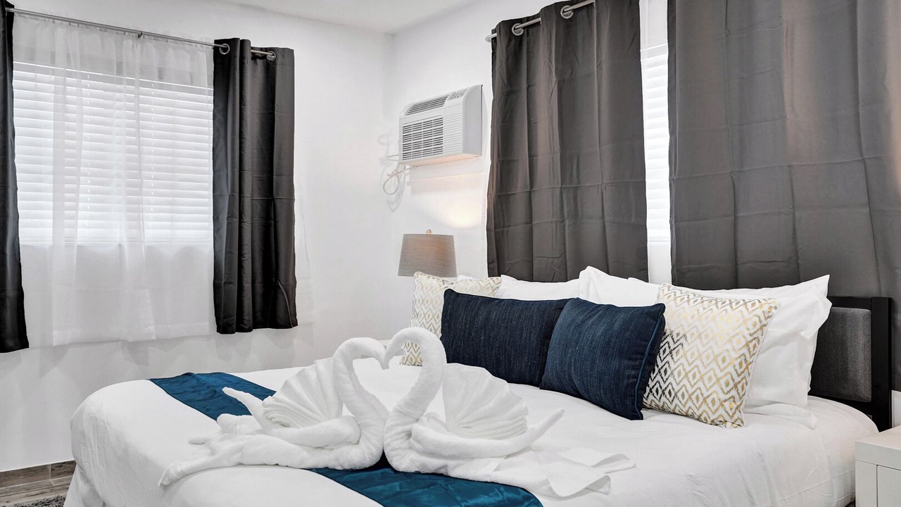 Photo of Others in Hollywood