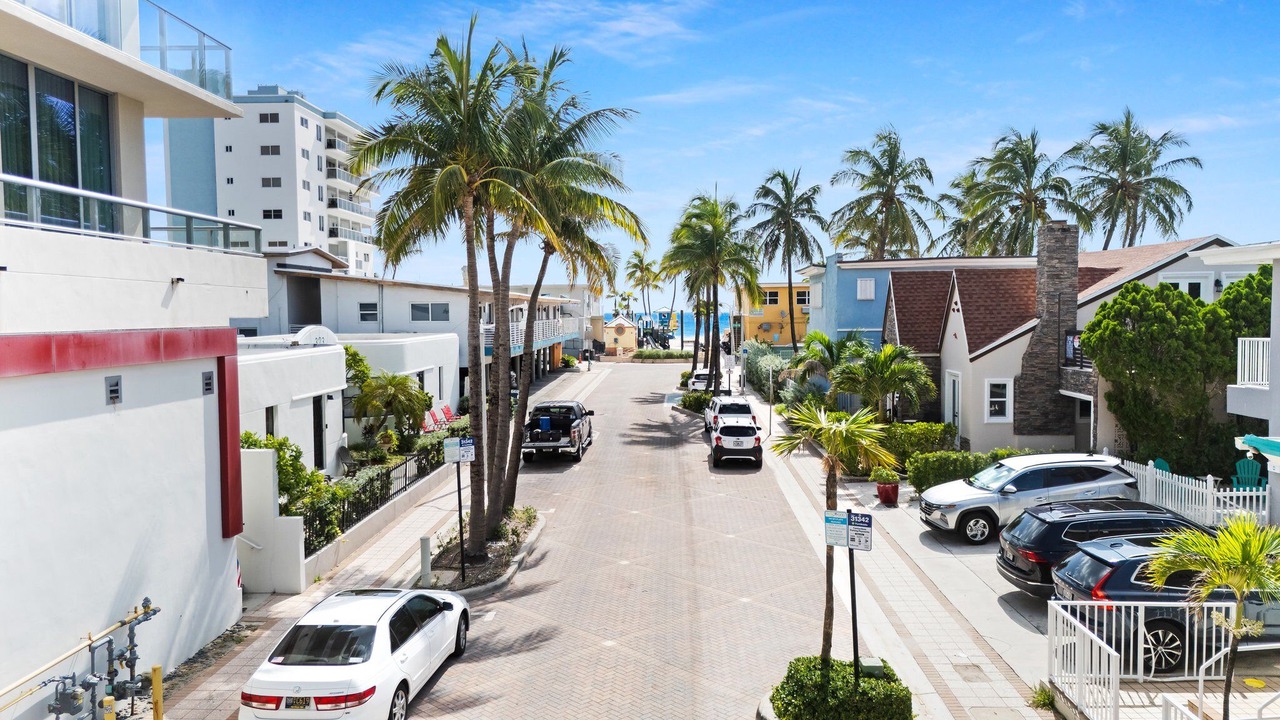 Photo of Others in Hollywood