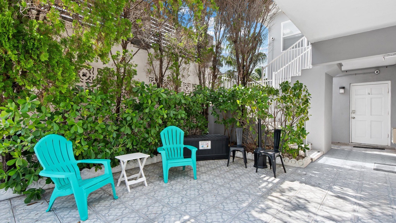 Photo of Others in Hollywood