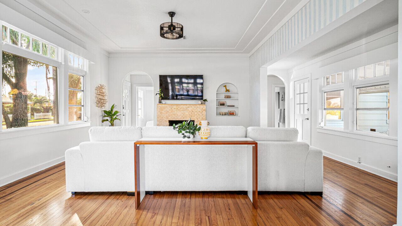 Photo of Livingroom in Pinewood Park