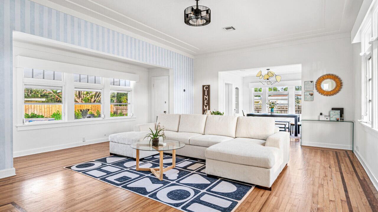 Photo of Livingroom in Pinewood Park