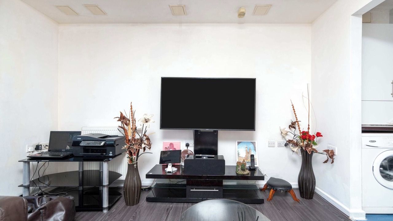 Photo of Others in Broad Green