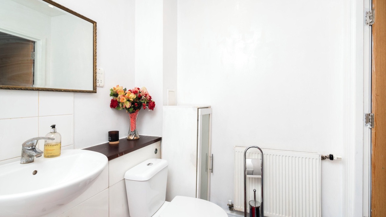 Photo of Others in Broad Green