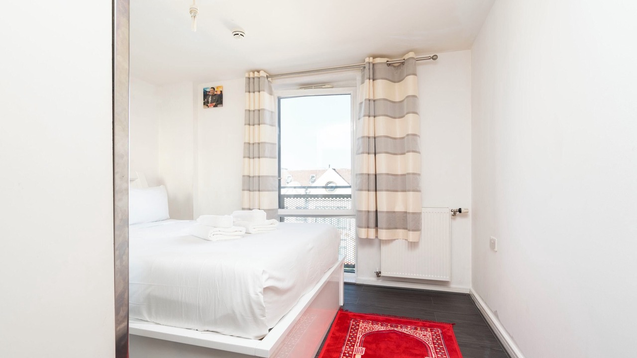 Photo of Others in Broad Green