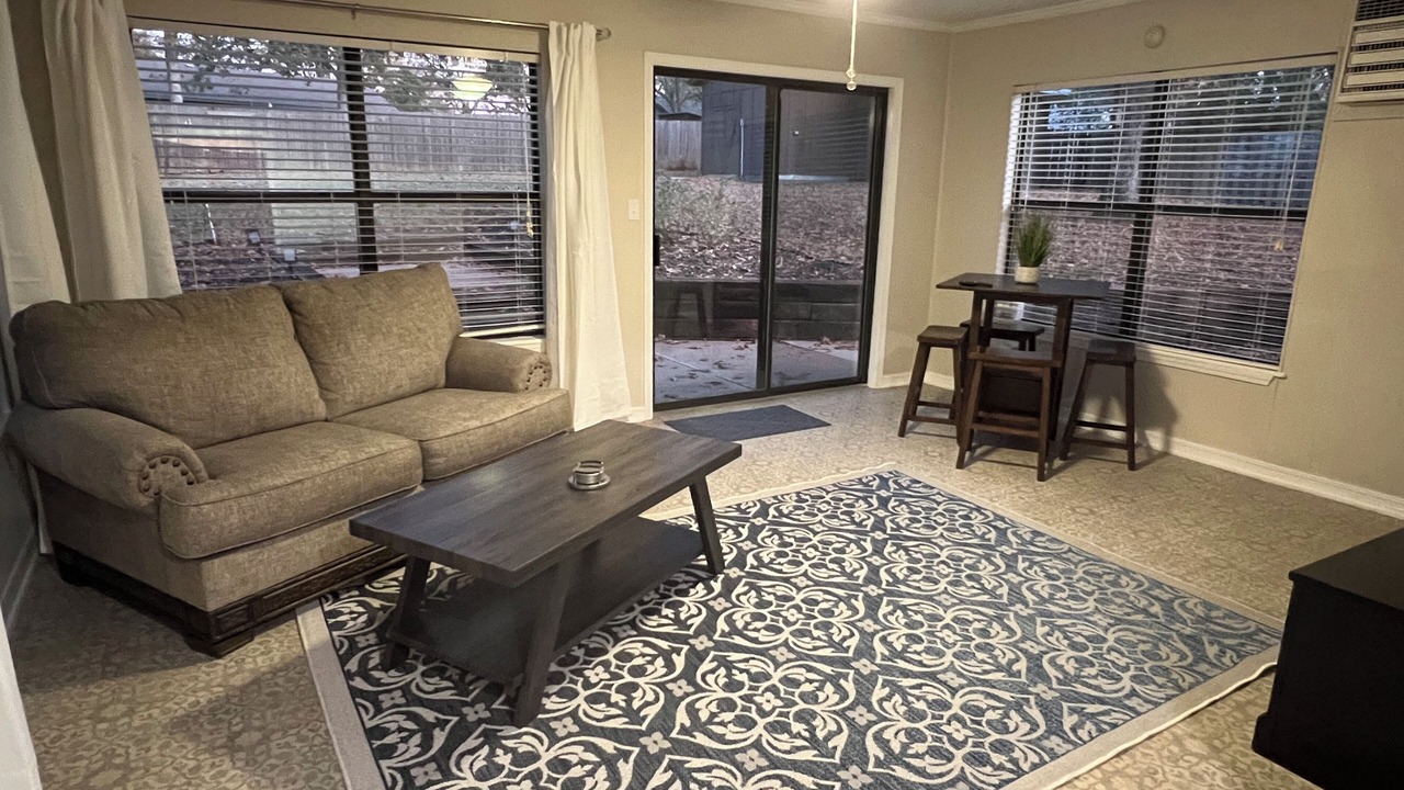 Photo of Livingroom in Jenks