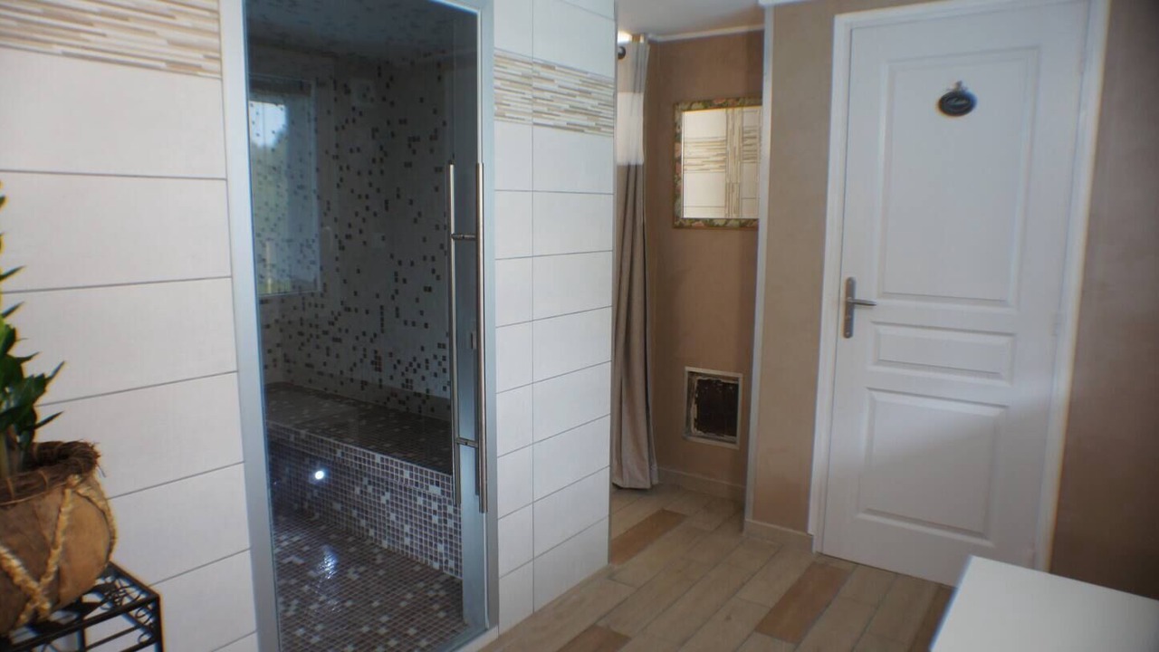 Photo of Others in Marigny