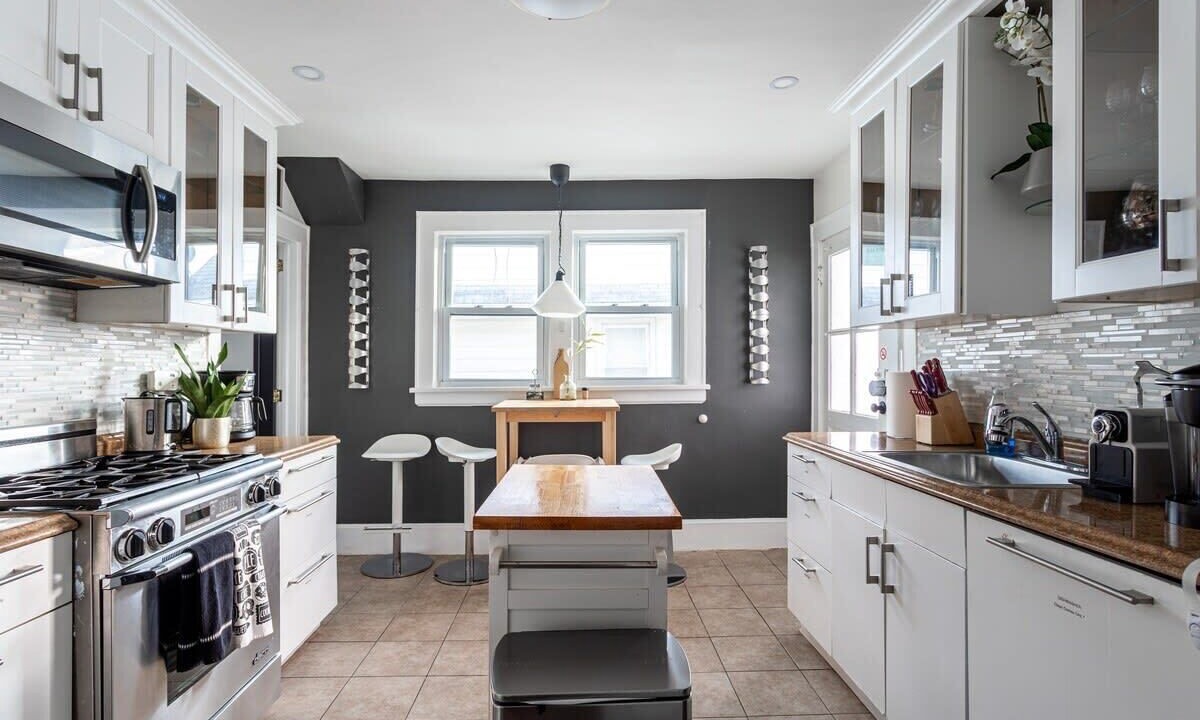 Photo of Kitchen in Cove - East Side - Shippan