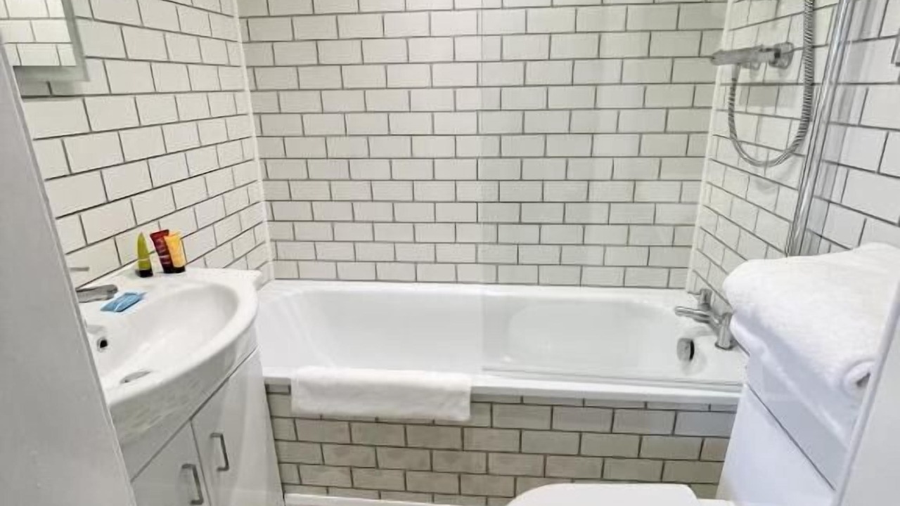 Photo of Bathroom in Glendevon