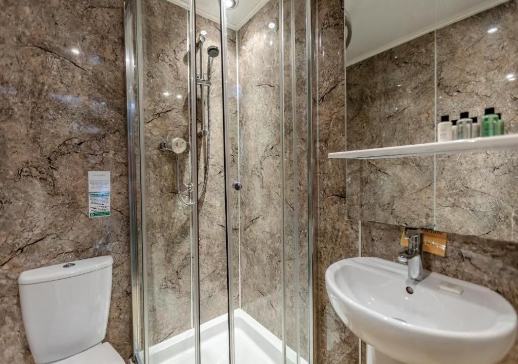 Photo of Bathroom in Glendevon