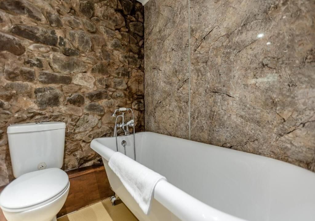 Photo of Bathroom in Glendevon