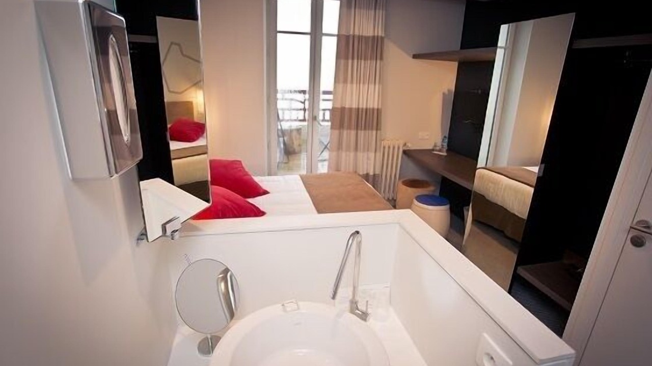 Photo of Bathroom in Parame
