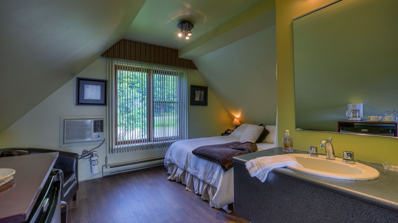 Photo of Bedroom in Chateau-Richer
