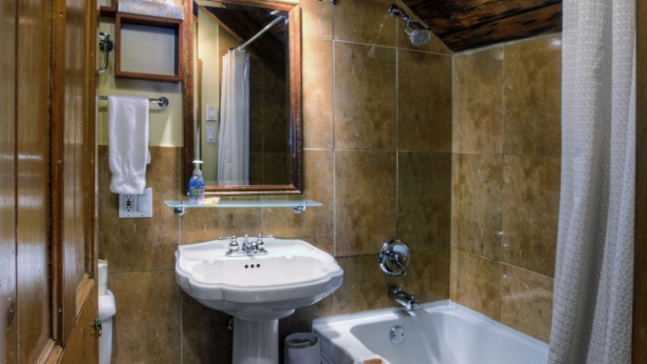 Photo of Bathroom in Chateau-Richer