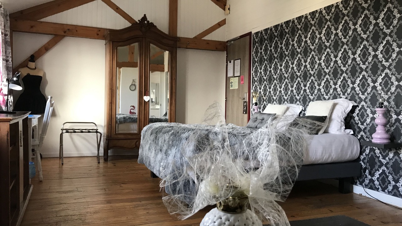 Photo of Bedroom in Coucy-le-Chateau-Auffrique