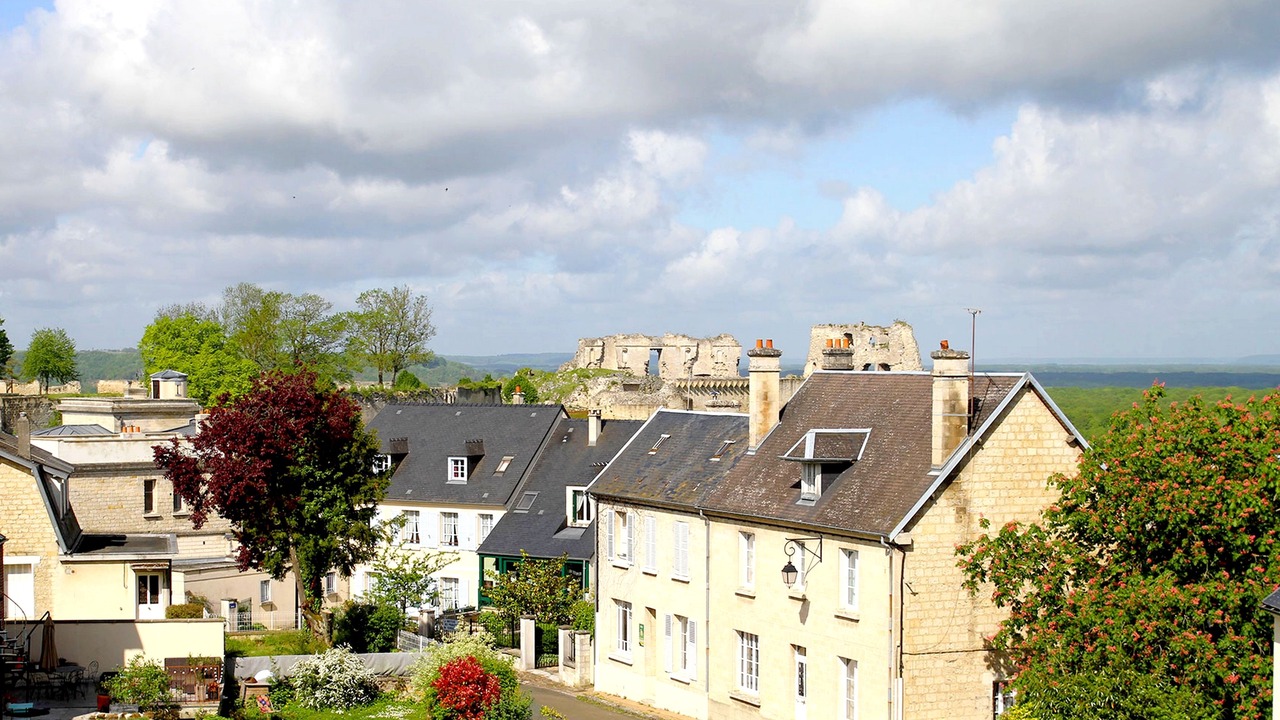 Photo of Buildings in Coucy-le-Chateau-Auffrique