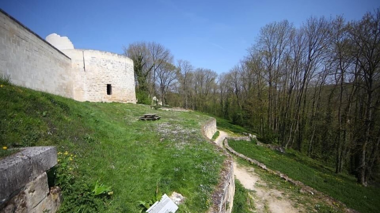 Photo of Outdoor in Coucy-le-Chateau-Auffrique
