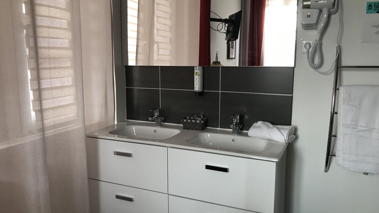 Photo of Bathroom in Coucy-le-Chateau-Auffrique