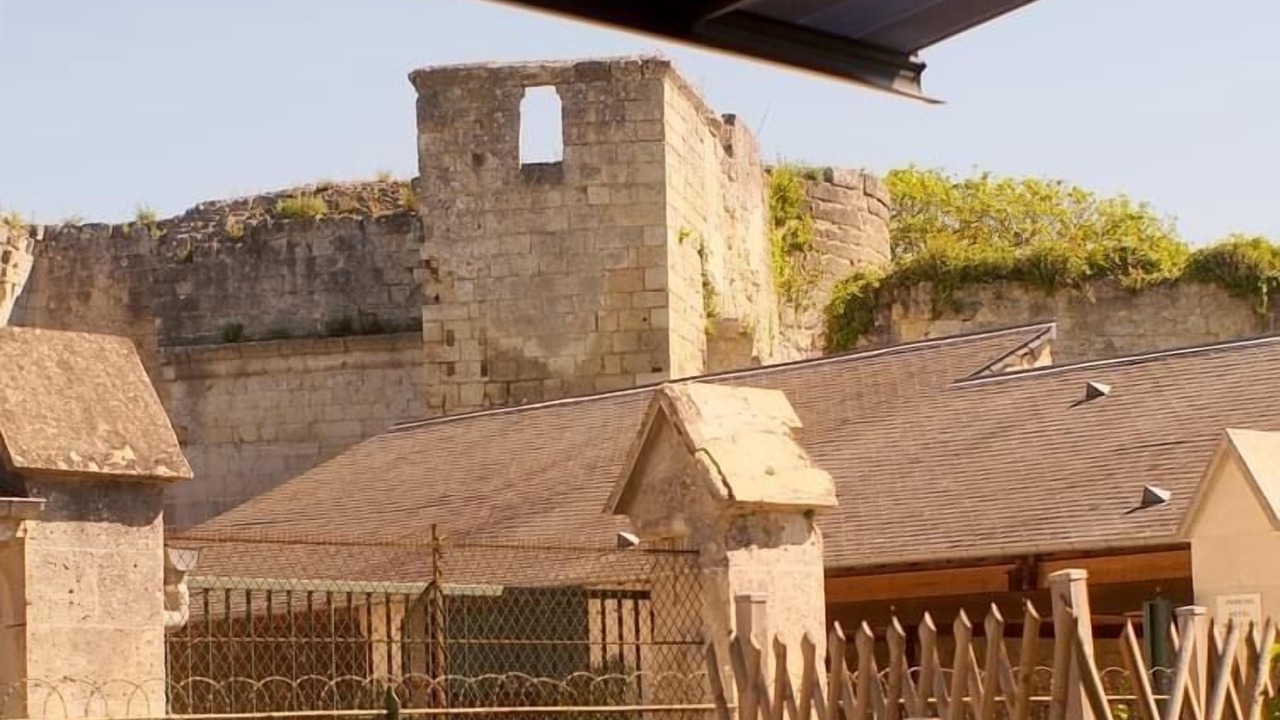 Photo of Patio Balcony in Coucy-le-Chateau-Auffrique