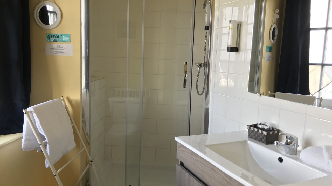 Photo of Bathroom in Coucy-le-Chateau-Auffrique