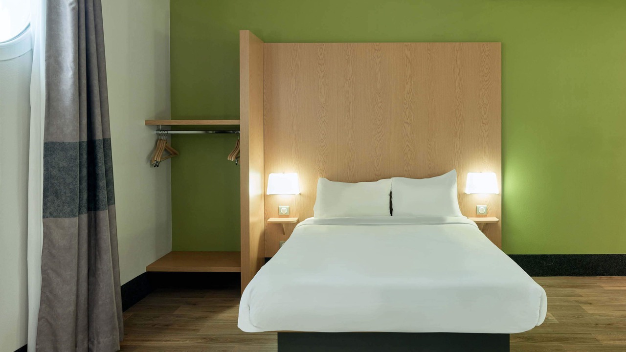 Photo of Bedroom in Magny-le-Hongre