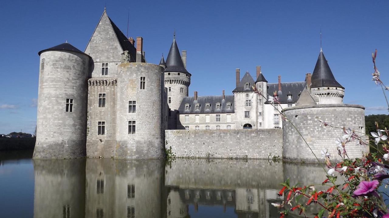 Photo of Buildings in Sully-sur-Loire