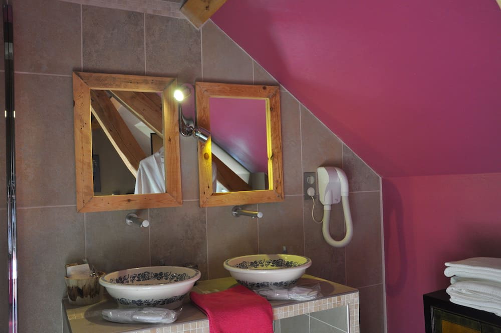 Photo of Bathroom in Nouan-le-Fuzelier