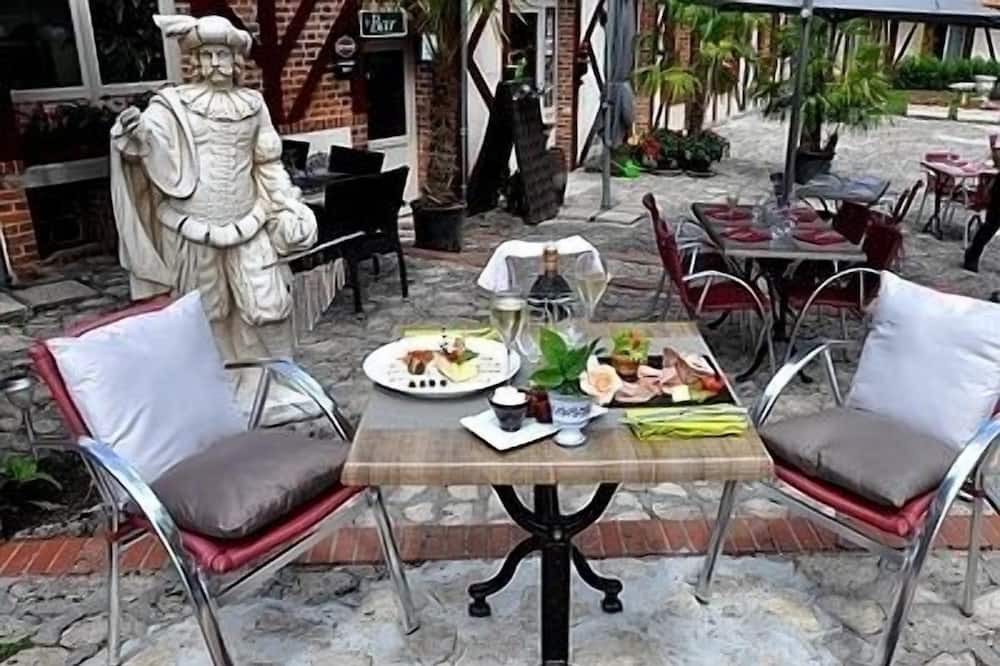 Photo of Outdoor in Nouan-le-Fuzelier