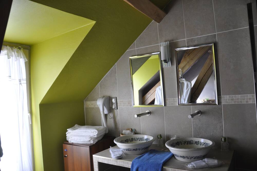 Photo of Bathroom in Nouan-le-Fuzelier