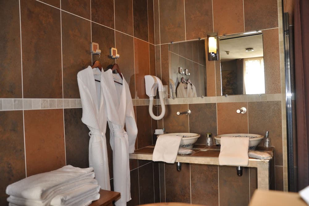 Photo of Bathroom in Nouan-le-Fuzelier