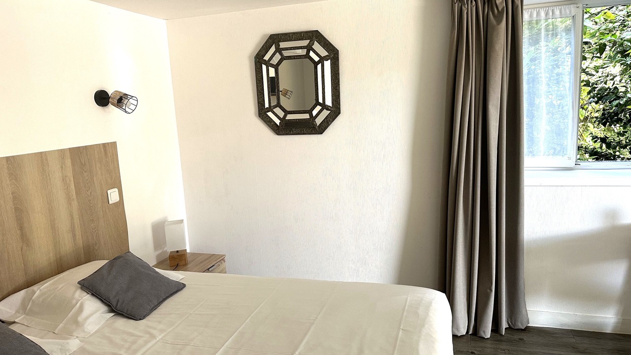 Photo of Bedroom in Quettehou