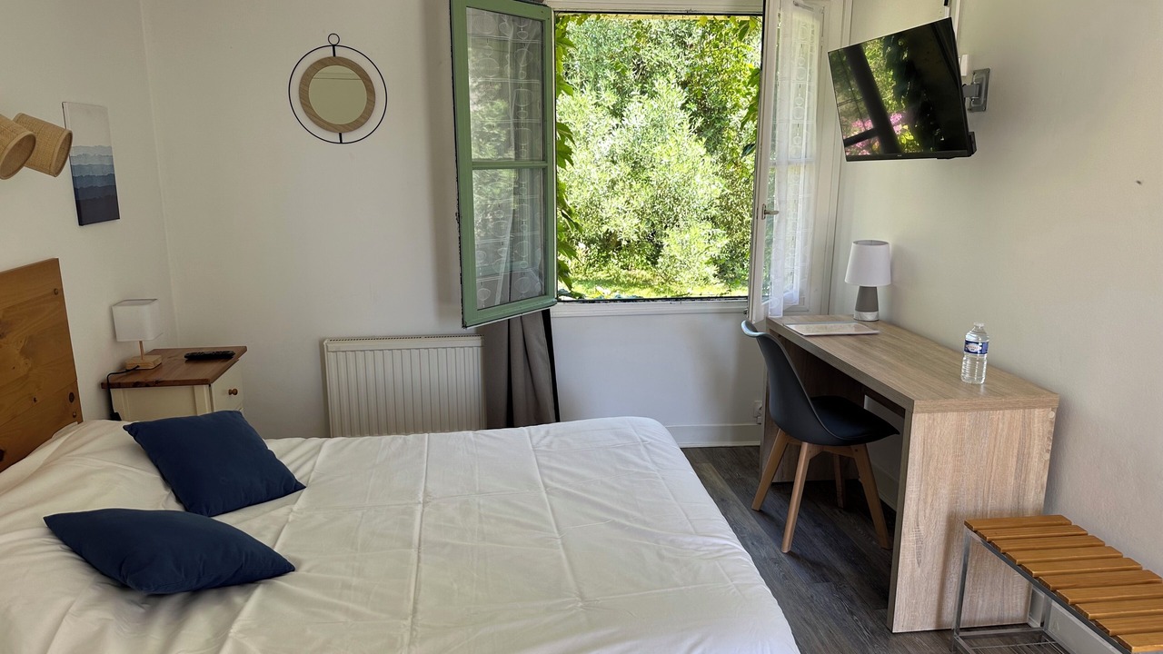 Photo of Bedroom in Quettehou