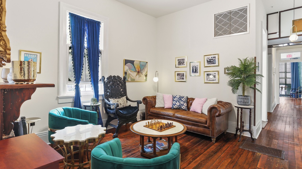 Photo of Livingroom in Mid-City