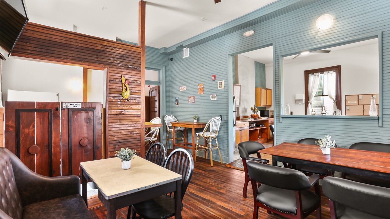 Photo of Livingroom in Mid-City