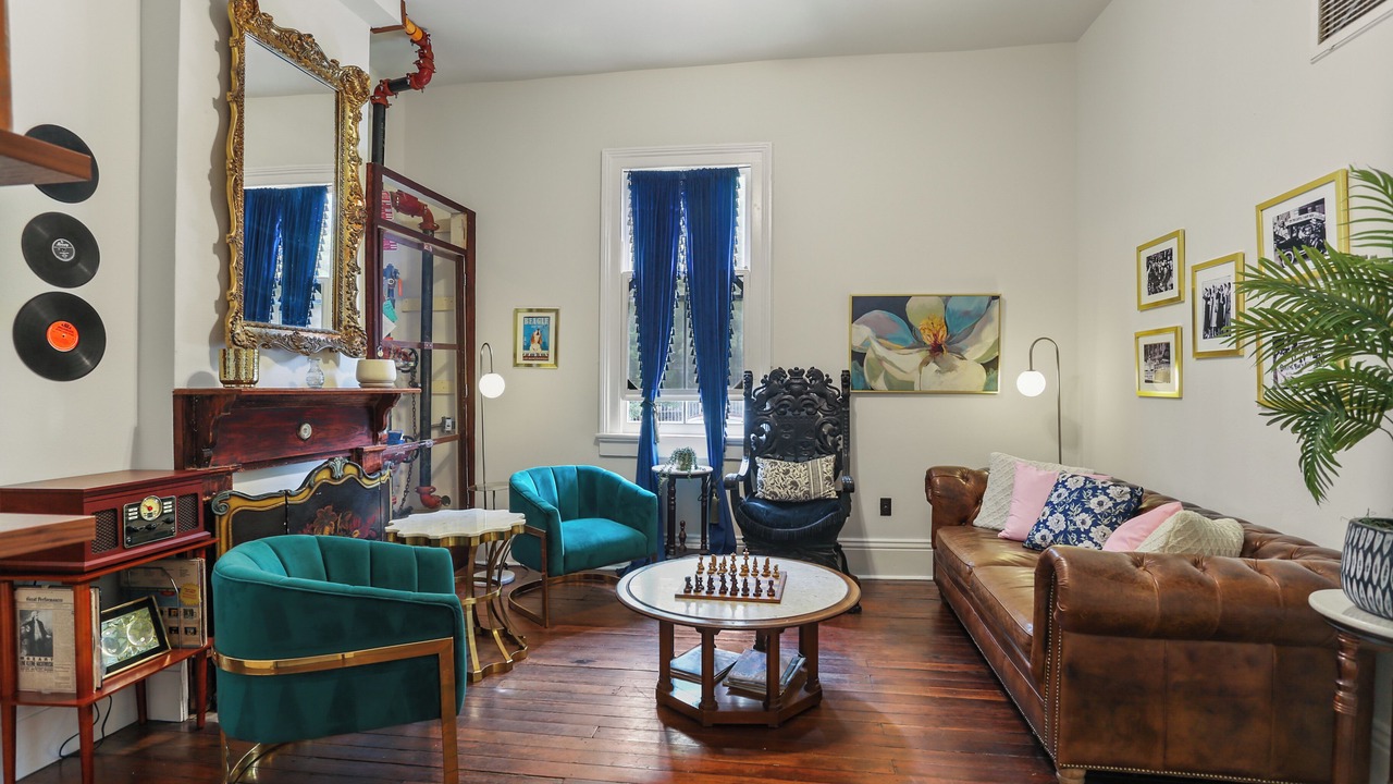 Photo of Livingroom in Mid-City