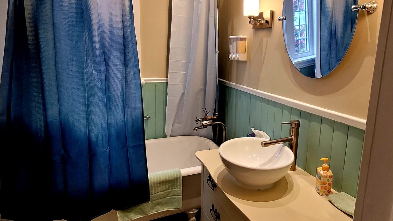 Photo of Bathroom in Port Colborne