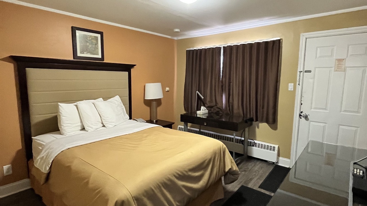 Photo of Bedroom in Laurentian Valley